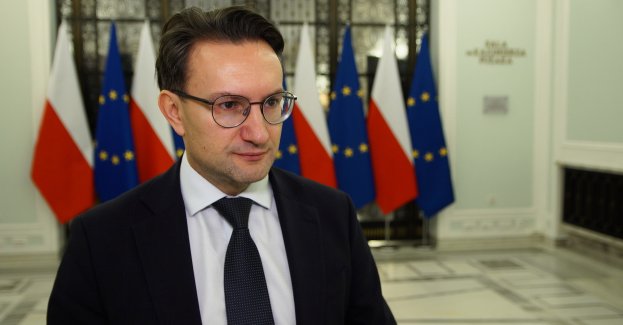 Polacy marzą o własnych mieszkaniach, jednak dla wielu ich zakup pozostaje poza zasięgiem finansowym. Z badań SGH wynika, że ponad 42 proc. respondentów uznaje posiadanie własnego lokum za fundament poczucia bezpieczeństwa, a 69 proc. uzależnia od tego decyzję o założeniu rodziny. Rząd zwiększa inwestycje w budownictwo społeczne, a eksperci podkreślają, że kluczowe jest dbanie nie tylko o liczbę mieszkań, lecz także o wysoką jakość zasobu mieszkaniowego.